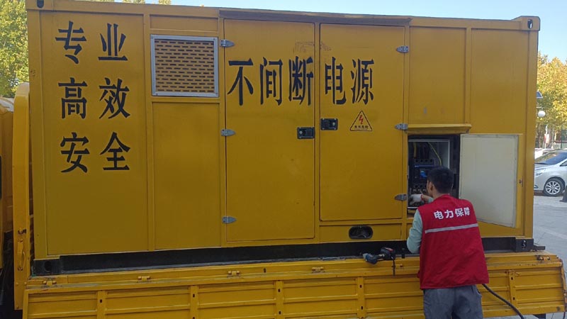 宁洱柴油发电机组和UPS电源配合使用时，如何避免切换过程中的电力中断？